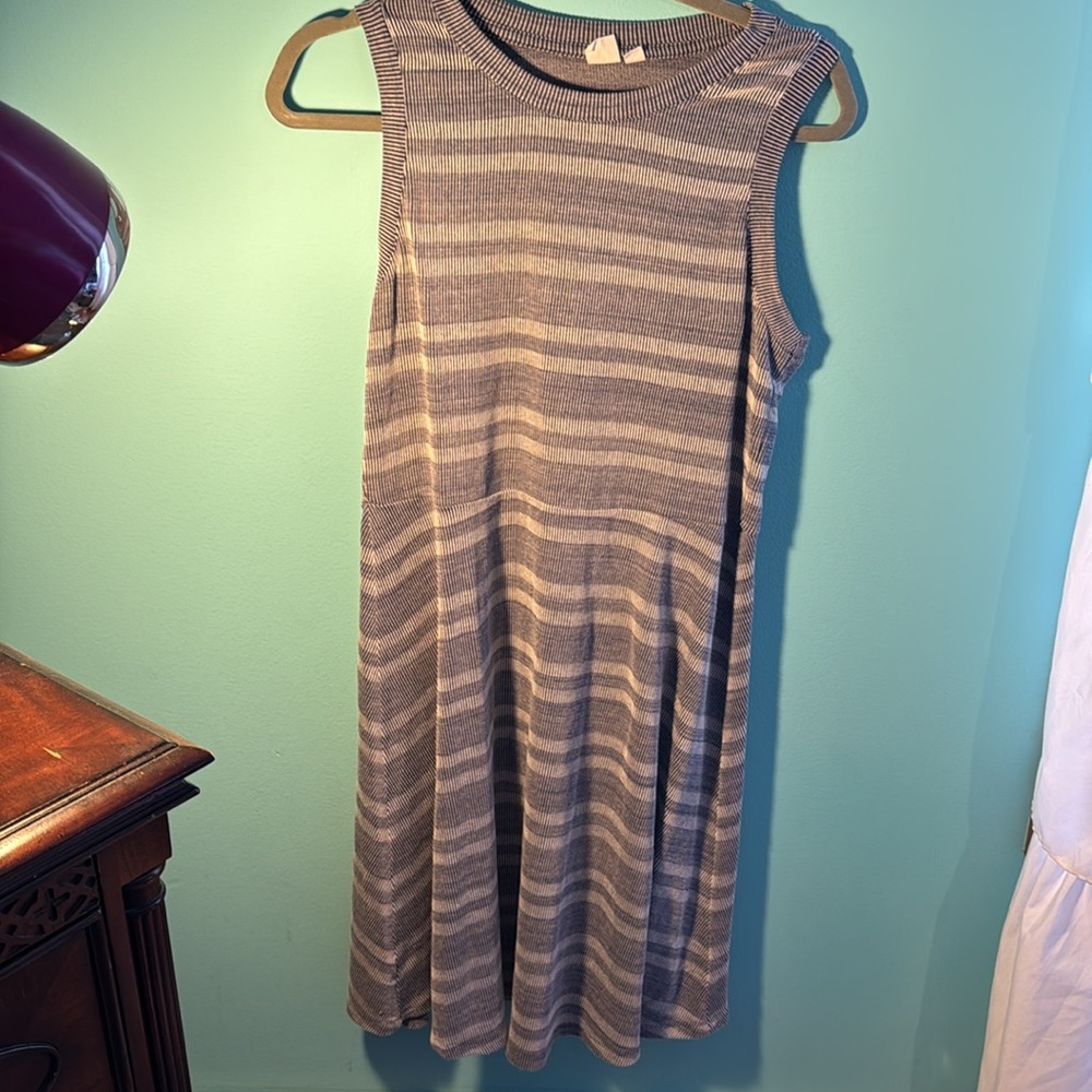 Medium Gap Striped Gray Sleeveless Dress Textured - Picture 2 of 6